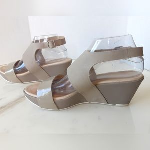 TSUBO OLESIA Wet Cement Suede Leather Ankle Strap Wedge Sandal Sz. 9